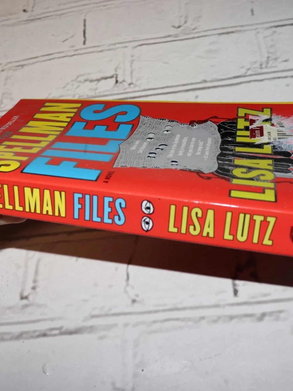 🔎 The Spellman Files by Lisa Lutz · Paperback